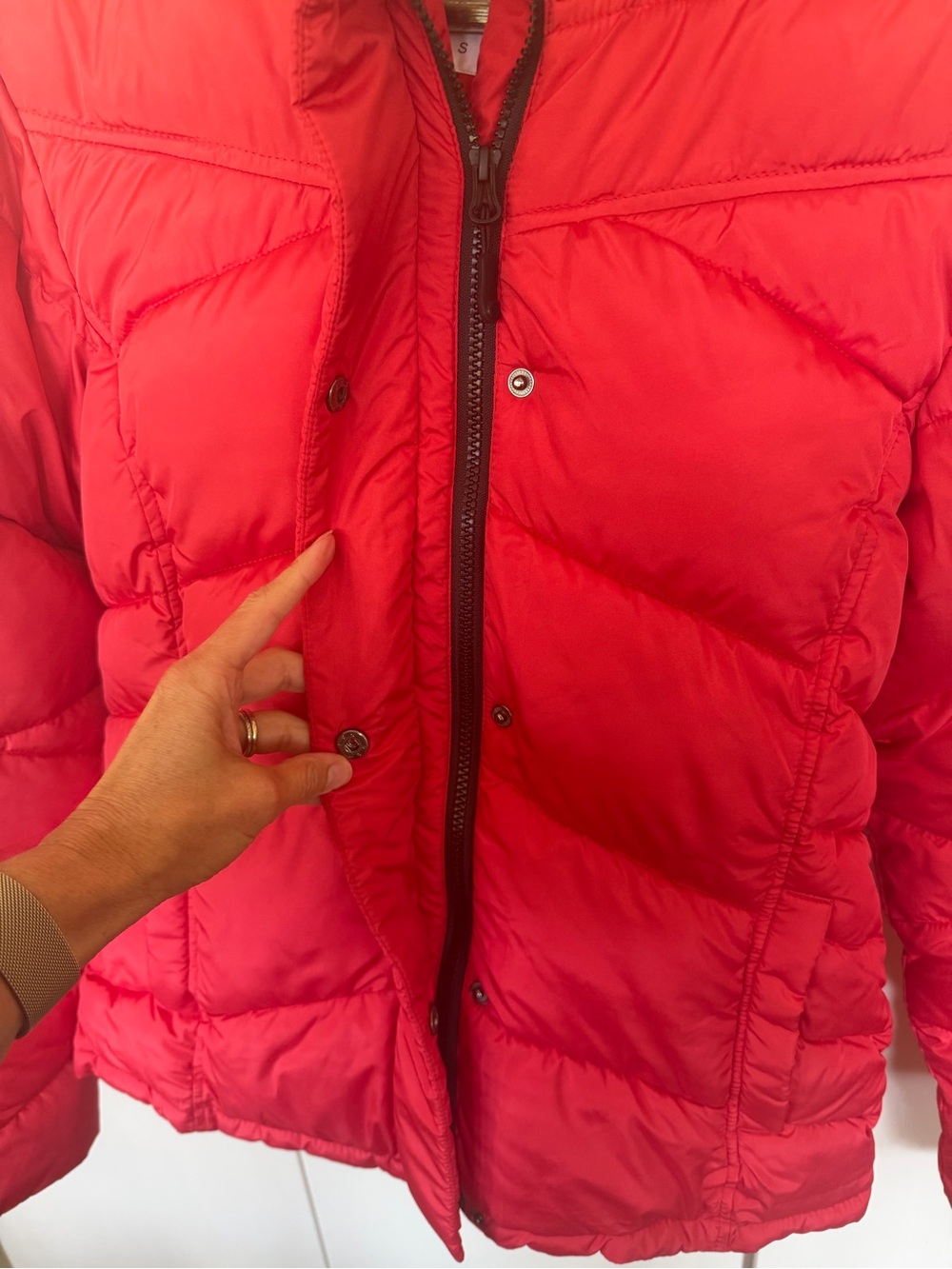 Women's Red Hooded Puffer Jacket - Lightweight Warmth - Picture 7 of 11